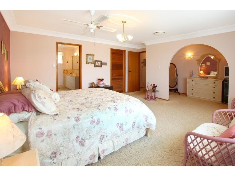 11 Compass Court, Mermaid Waters QLD 4218