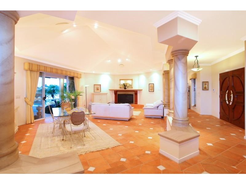 21 Tortuga Place, Clear Island Waters QLD 4226