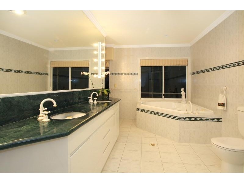 21 Tortuga Place, Clear Island Waters QLD 4226