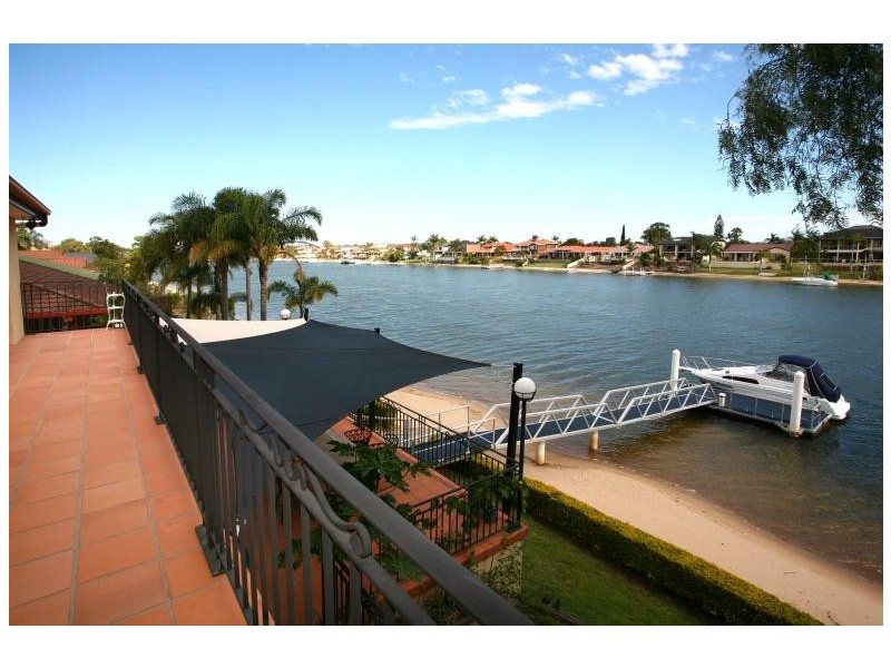 9 Yunga Court, Broadbeach Waters QLD 4218