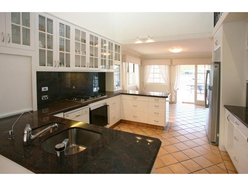 9 Yunga Court, Broadbeach Waters QLD 4218