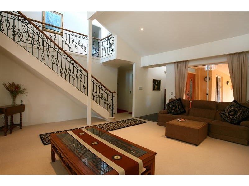 9 Yunga Court, Broadbeach Waters QLD 4218