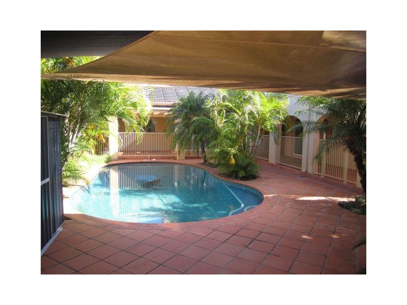 9 Yunga Court, Broadbeach Waters QLD 4218