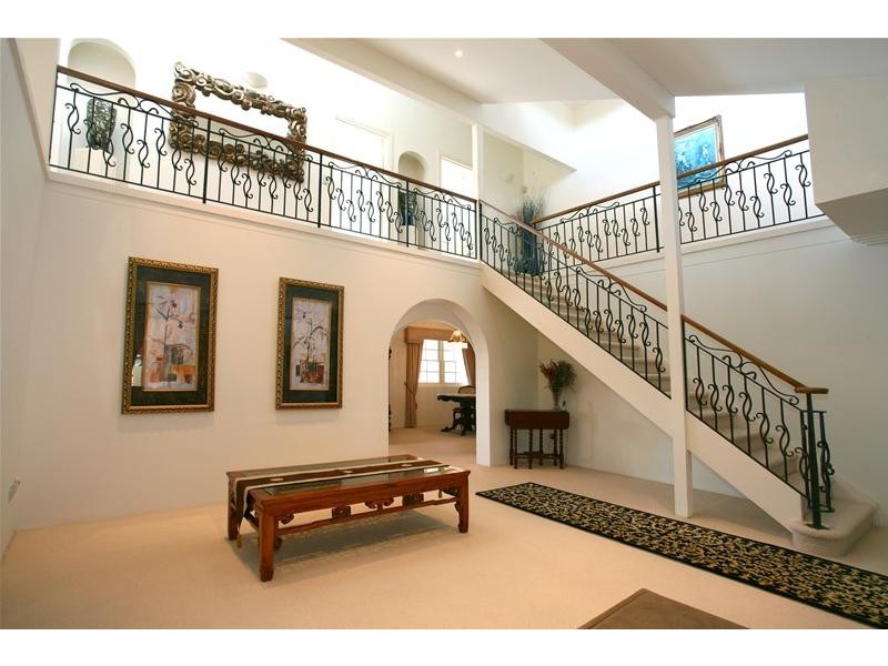 9 Yunga Court, Broadbeach Waters QLD 4218