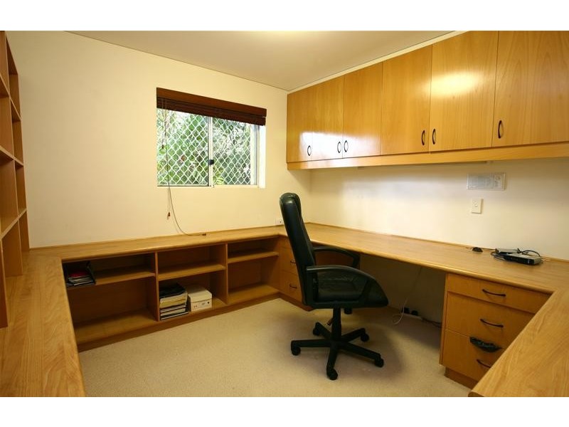 9 Yunga Court, Broadbeach Waters QLD 4218