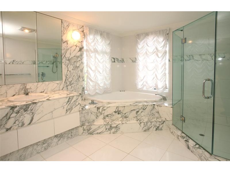 9 Yunga Court, Broadbeach Waters QLD 4218