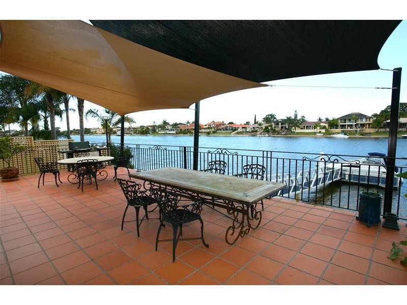 9 Yunga Court, Broadbeach Waters QLD 4218