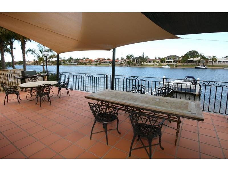 9 Yunga Court, Broadbeach Waters QLD 4218