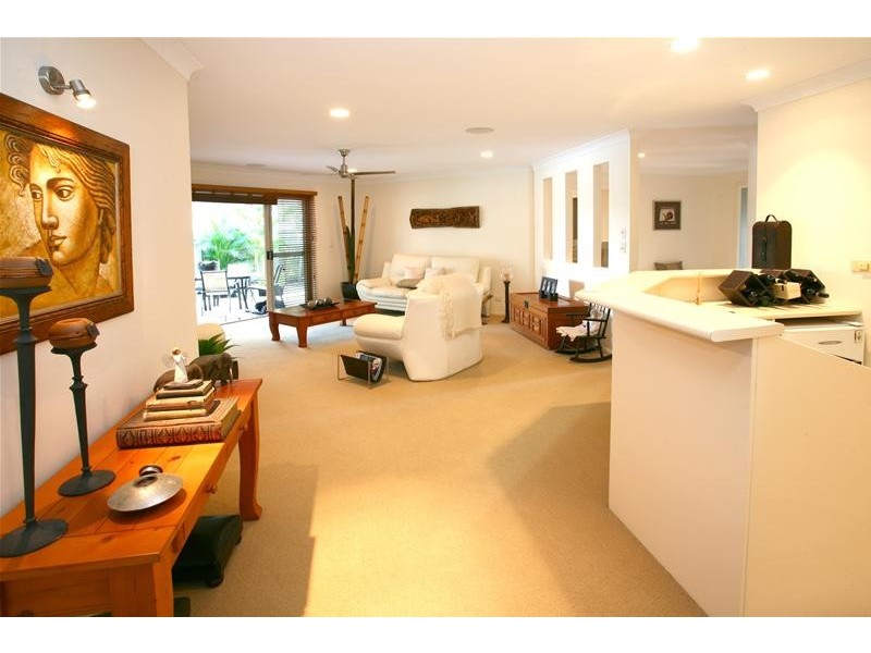 86 Santa Cruz Boulevard, Clear Island Waters QLD 4226