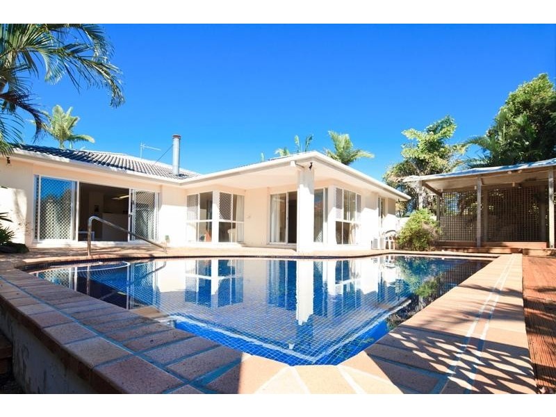 11 Montserrat Court, Clear Island Waters QLD 4226