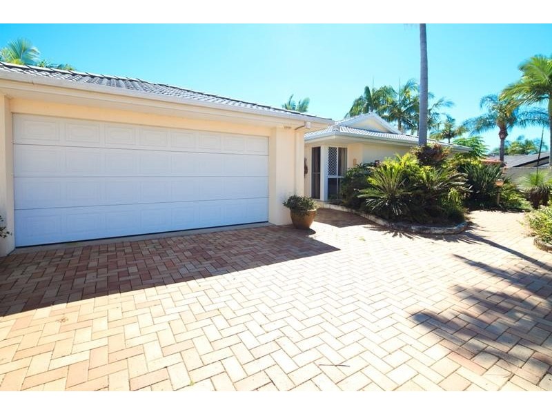 11 Montserrat Court, Clear Island Waters QLD 4226