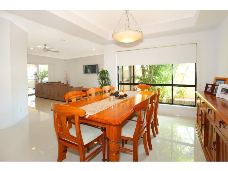12 Montevideo Drive, Clear Island Waters QLD 4226