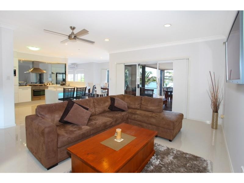 12 Montevideo Drive, Clear Island Waters QLD 4226