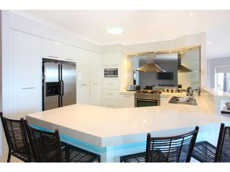 12 Montevideo Drive, Clear Island Waters QLD 4226