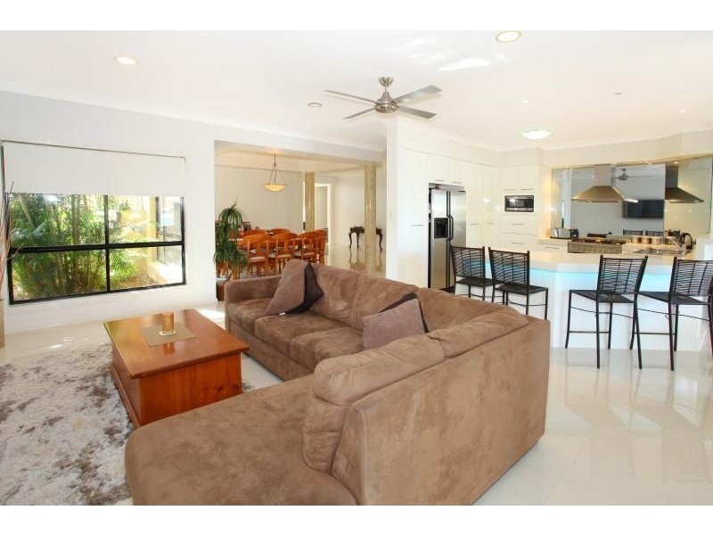 12 Montevideo Drive, Clear Island Waters QLD 4226