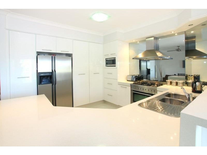 12 Montevideo Drive, Clear Island Waters QLD 4226