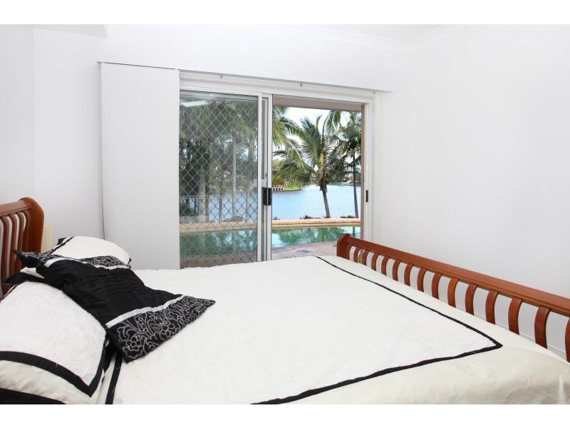 12 Montevideo Drive, Clear Island Waters QLD 4226