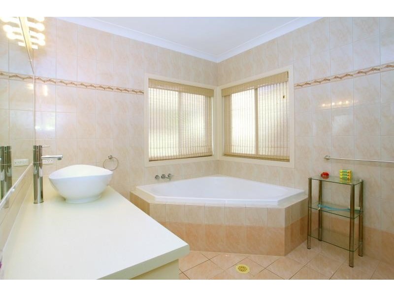 12 Montevideo Drive, Clear Island Waters QLD 4226