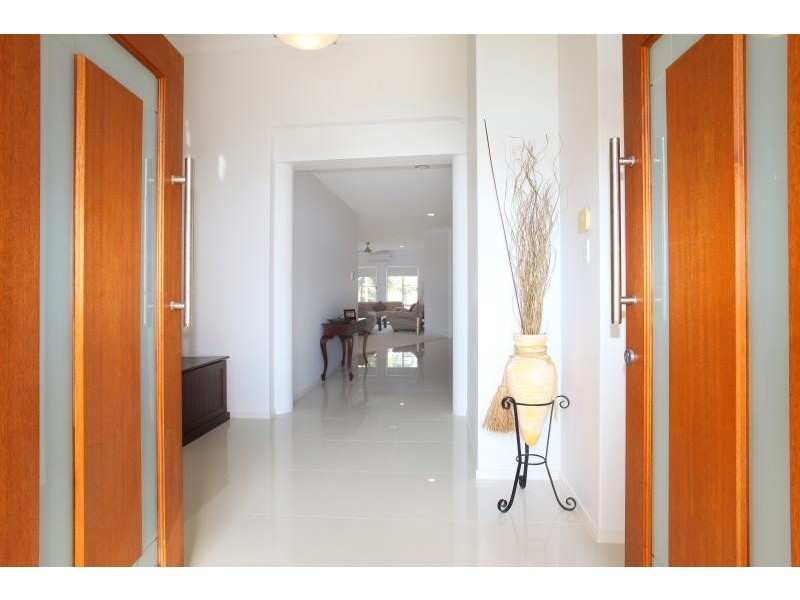 12 Montevideo Drive, Clear Island Waters QLD 4226