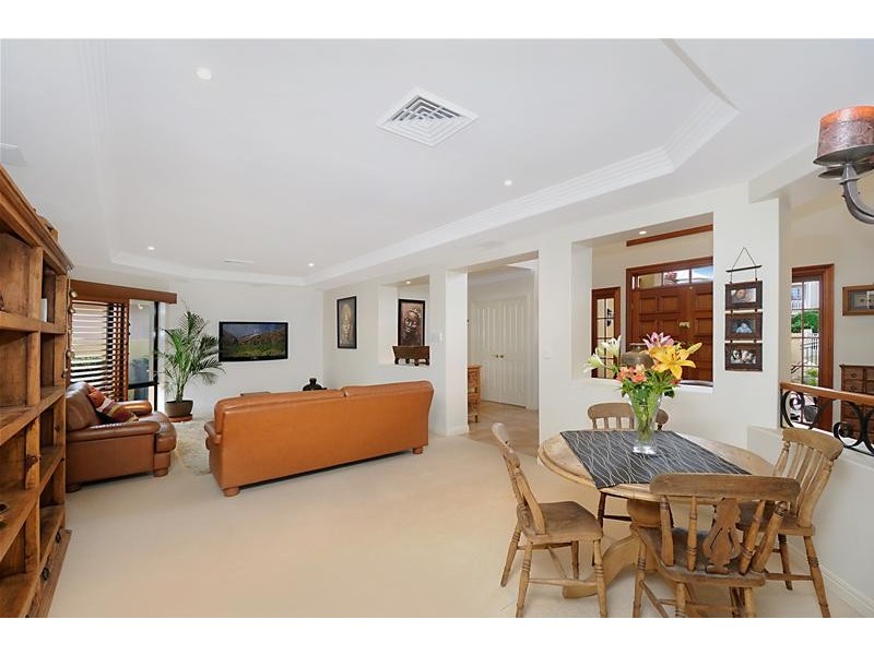 40 Bollard Circuit, Clear Island Waters QLD 4226