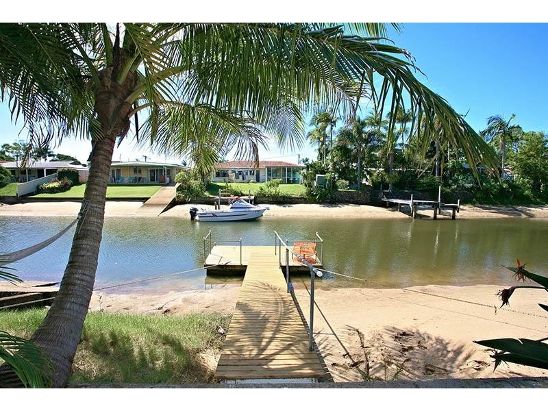 7 Ensenada Court, Broadbeach Waters QLD 4218