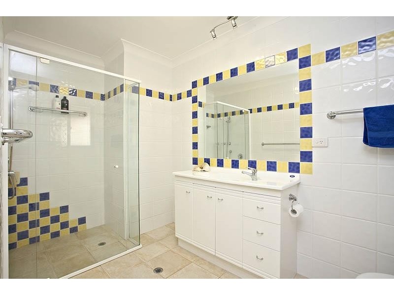 7 Ensenada Court, Broadbeach Waters QLD 4218