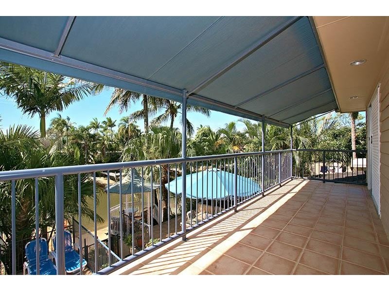 7 Ensenada Court, Broadbeach Waters QLD 4218