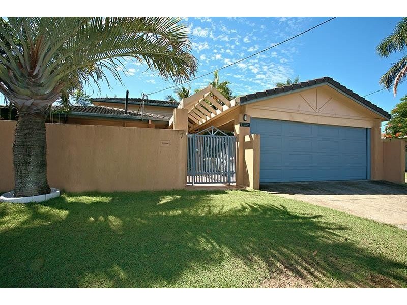 7 Ensenada Court, Broadbeach Waters QLD 4218