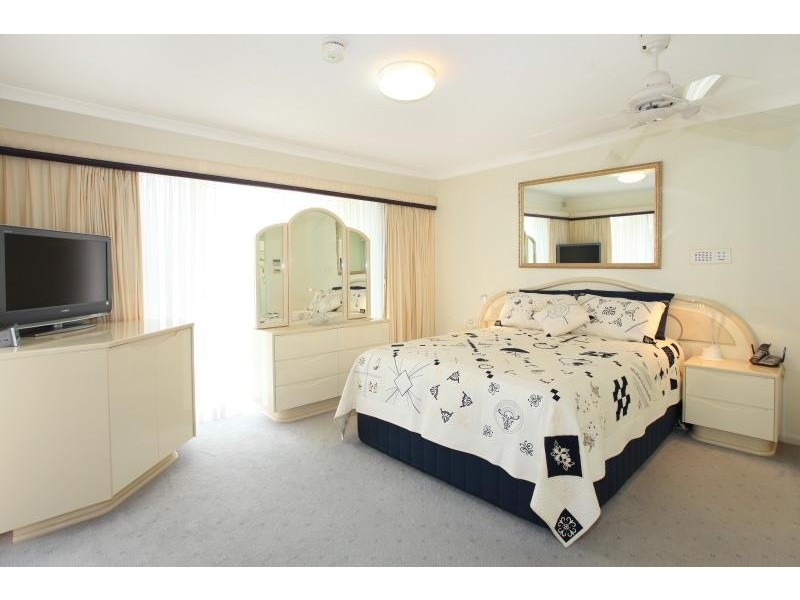 27 Cayman Drive, Clear Island Waters QLD 4226