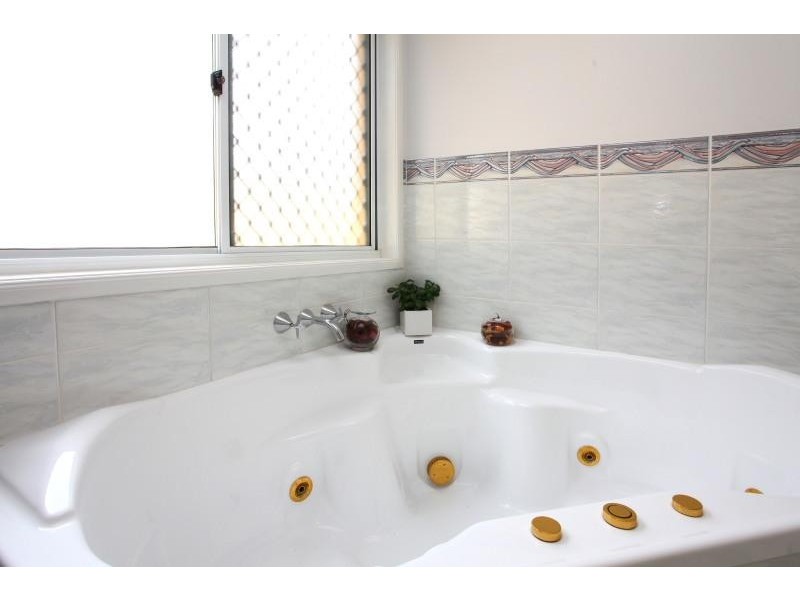 27 Cayman Drive, Clear Island Waters QLD 4226