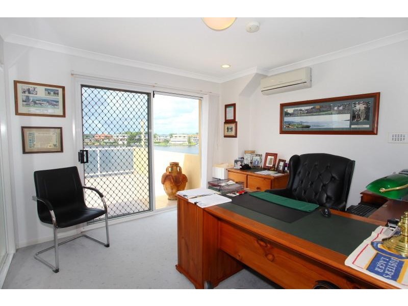 27 Cayman Drive, Clear Island Waters QLD 4226