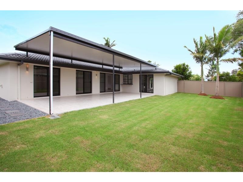 67 Barrier Reef Drive, Mermaid Waters QLD 4218