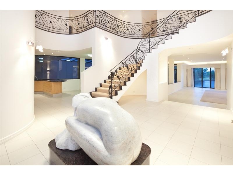 6 Ben Lexcen Place, Robina QLD 4226