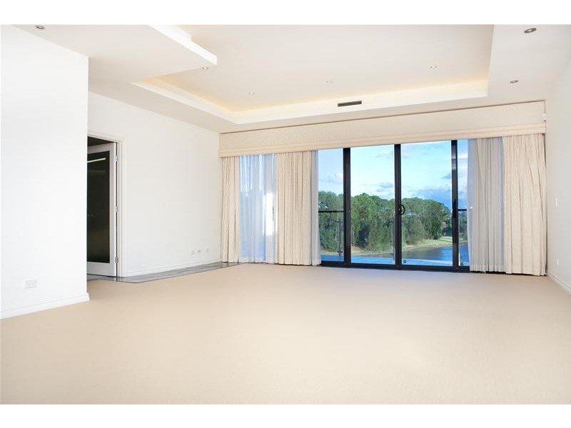 6 Ben Lexcen Place, Robina QLD 4226