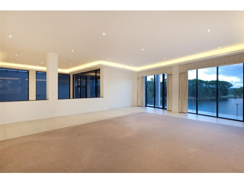 6 Ben Lexcen Place, Robina QLD 4226