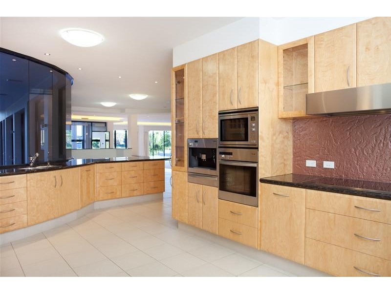 6 Ben Lexcen Place, Robina QLD 4226