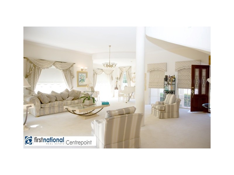 38 Staysail Crt, Clear Island Waters QLD 4226