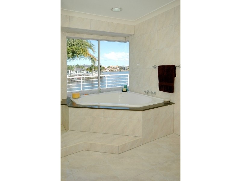 16 Key Biscayne, Clear Island Waters QLD 4226