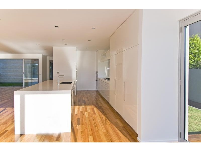 37 Martinique Way, Clear Island Waters QLD 4226