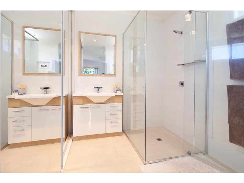 13 Harris Street, Labrador QLD 4215
