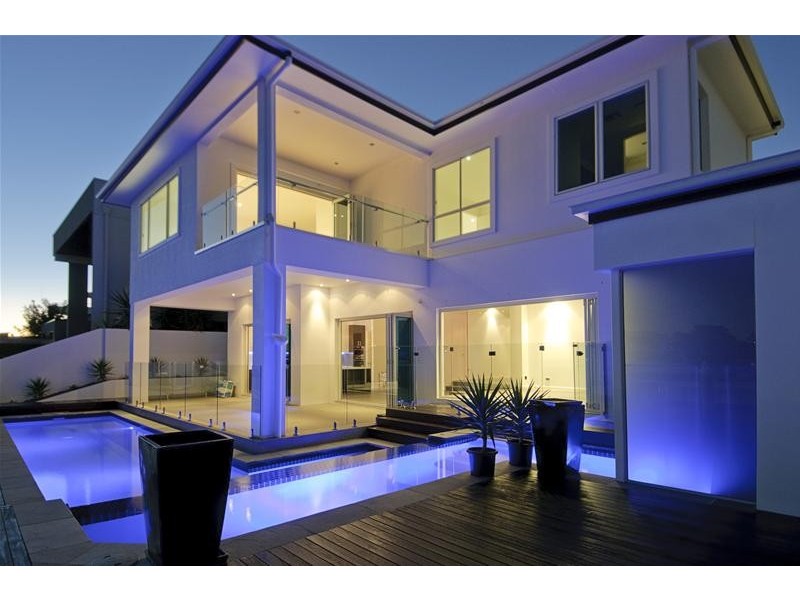 25 Knightsbridge Parade East, Paradise Point QLD 4216