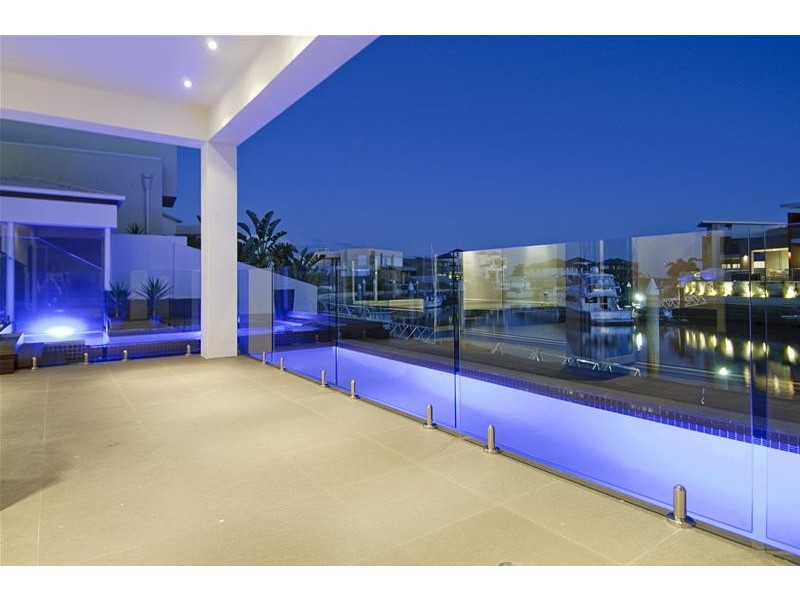 25 Knightsbridge Parade East, Paradise Point QLD 4216
