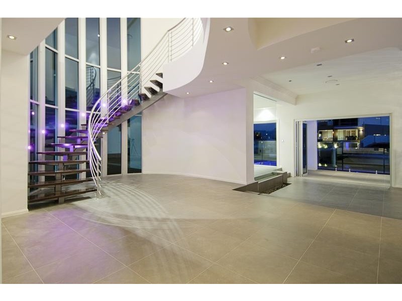 25 Knightsbridge Parade East, Paradise Point QLD 4216