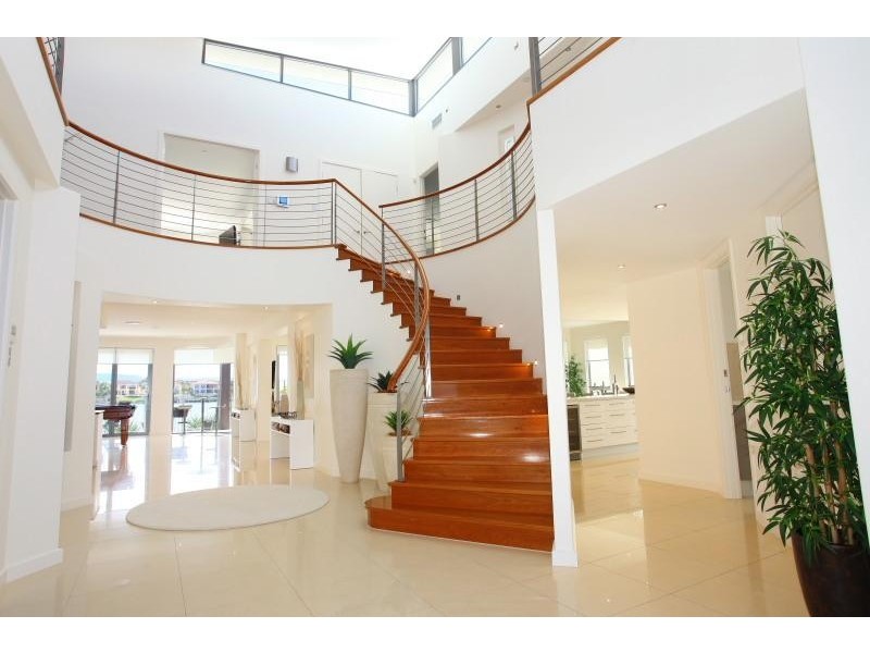 46 Bollard Circuit, Clear Island Waters QLD 4226