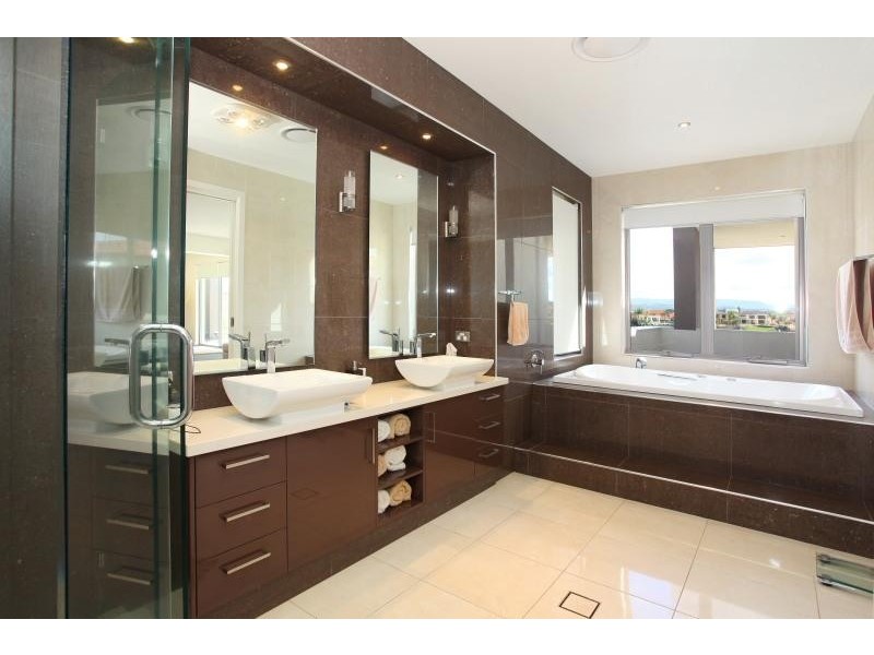 46 Bollard Circuit, Clear Island Waters QLD 4226