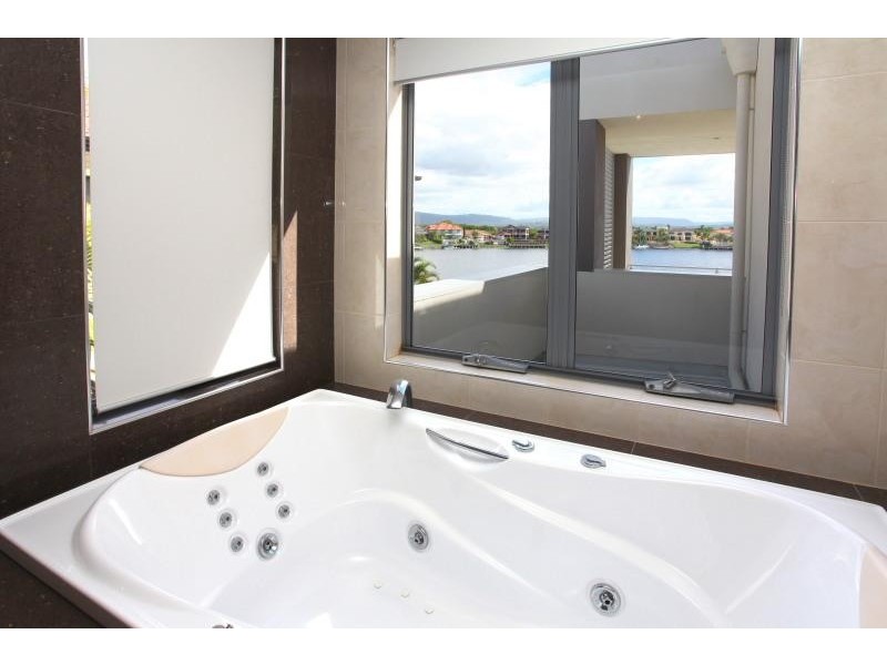 46 Bollard Circuit, Clear Island Waters QLD 4226