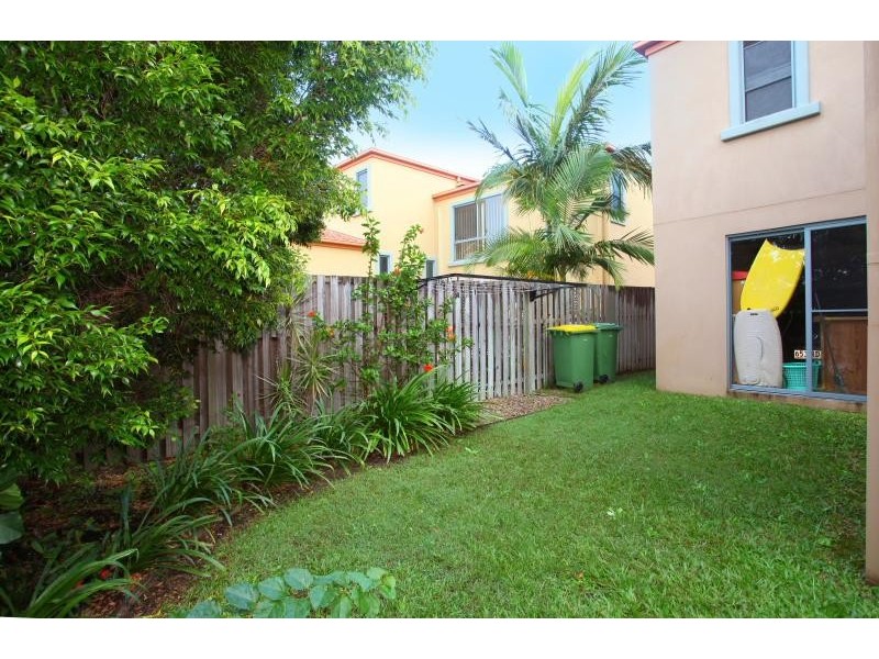 16/20 Fairway Drive, Clear Island Waters QLD 4226