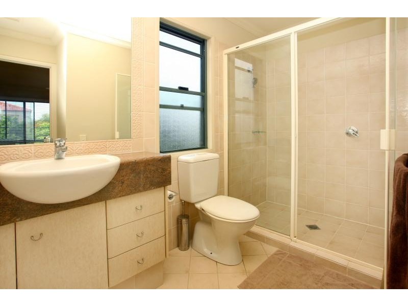 16/20 Fairway Drive, Clear Island Waters QLD 4226