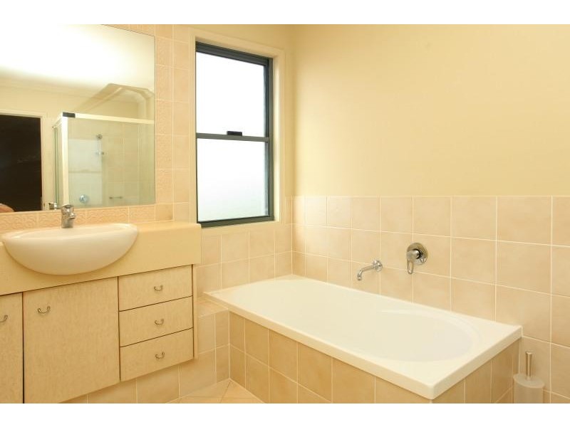 16/20 Fairway Drive, Clear Island Waters QLD 4226