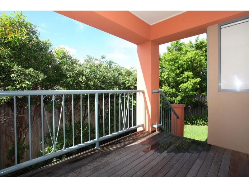 16/20 Fairway Drive, Clear Island Waters QLD 4226